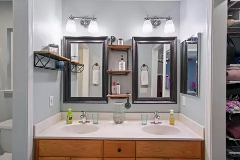 Bath - 4145 Pathway Ln, Turlock, CA 95382 photo 3 of 4