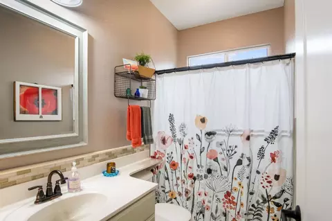Bath - 4145 Pathway Ln, Turlock, CA 95382 photo 1 of 4