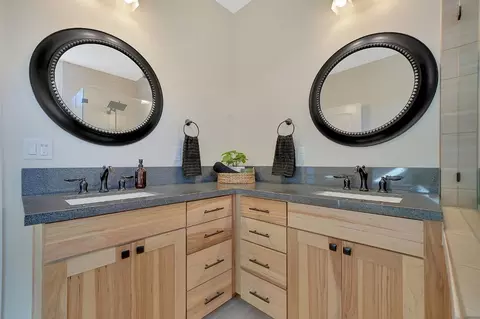 Bath - 135 Hillside Pl, Jackson, CA 95642 photo 2 of 2
