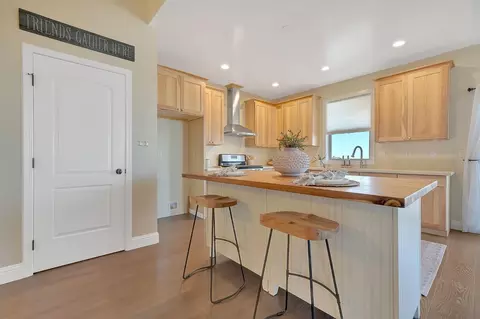 Kitchen - 135 Hillside Pl, Jackson, CA 95642 photo 4 of 8