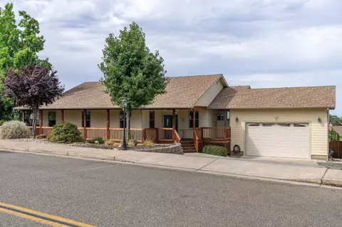 Exterior - 135 Hillside Pl, Jackson, CA 95642 photo 4 of 16