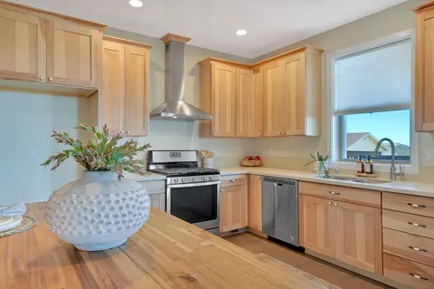 Kitchen - 135 Hillside Pl, Jackson, CA 95642 photo 5 of 8