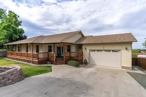 Exterior - 135 Hillside Pl, Jackson, CA 95642 photo 8 of 16