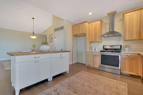 Kitchen - 135 Hillside Pl, Jackson, CA 95642 photo 3 of 8
