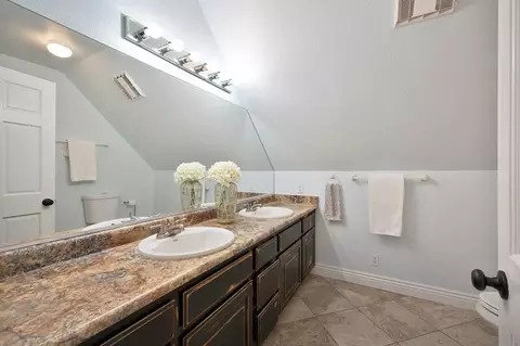 Bath - 3041 Fallen Leaf Rd, Cameron Park, CA 95682 photo 4 of 9