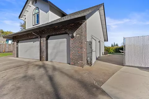 7033 Pine View Dr, Folsom, CA 95630 photo 4