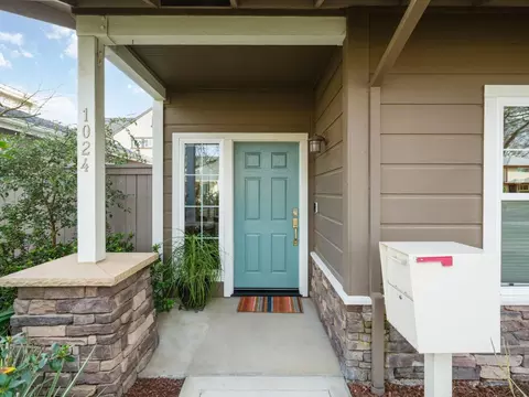 Exterior - 1024 5th St, Davis, CA 95616 photo 2 of 5
