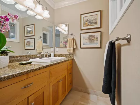 Bath - 1024 5th St, Davis, CA 95616 photo 3 of 4