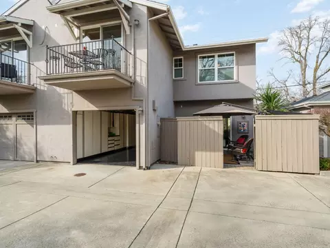 Exterior - 1024 5th St, Davis, CA 95616 photo 4 of 5