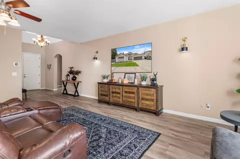 Entry Way - 392 Tornga Dr, Ripon, CA 95366 photo 3 of 11