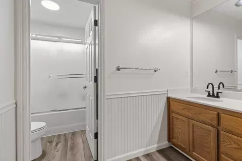 Bath - 392 Tornga Dr, Ripon, CA 95366 photo 2 of 3