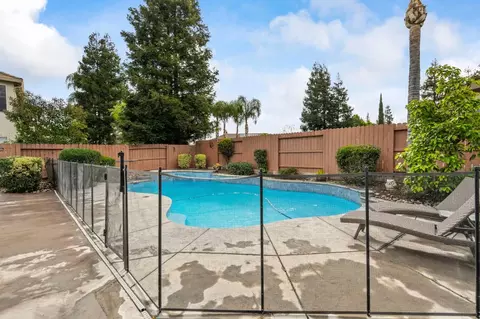 Exterior - 392 Tornga Dr, Ripon, CA 95366 photo 5 of 9