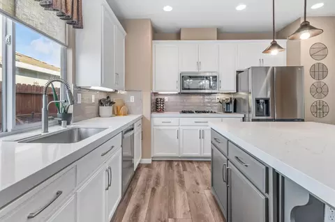 Kitchen - 392 Tornga Dr, Ripon, CA 95366 photo 5 of 7