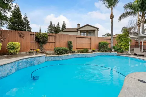 Exterior - 392 Tornga Dr, Ripon, CA 95366 photo 7 of 9