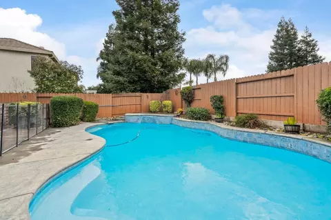 Exterior - 392 Tornga Dr, Ripon, CA 95366 photo 6 of 9