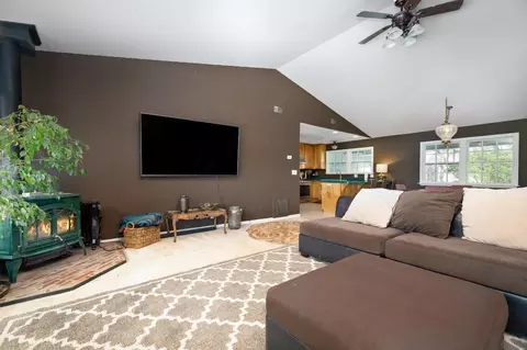 Living - 17293 Perimeter Rd, Grass Valley, CA 95949 photo 2 of 4