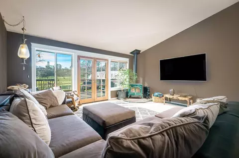 Living - 17293 Perimeter Rd, Grass Valley, CA 95949 photo 3 of 4