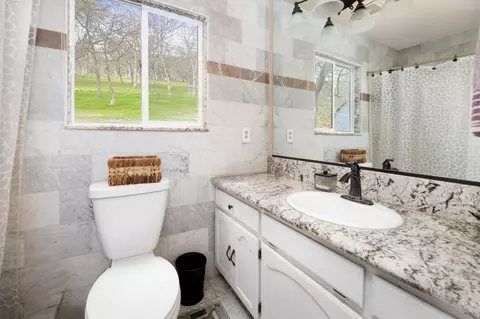 Bath - 17293 Perimeter Rd, Grass Valley, CA 95949 photo 1 of 4