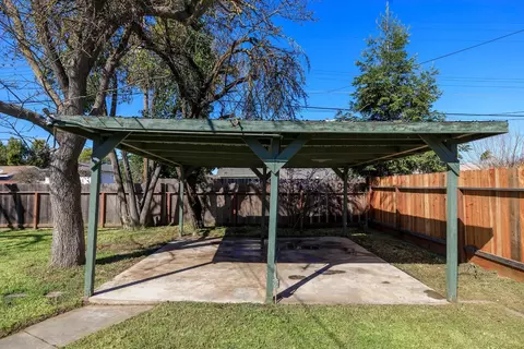 Exterior - 701 Meadowlark Dr, Turlock, CA 95382 photo 11 of 16