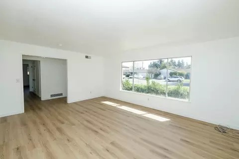 Living - 701 Meadowlark Dr, Turlock, CA 95382 photo 6 of 11