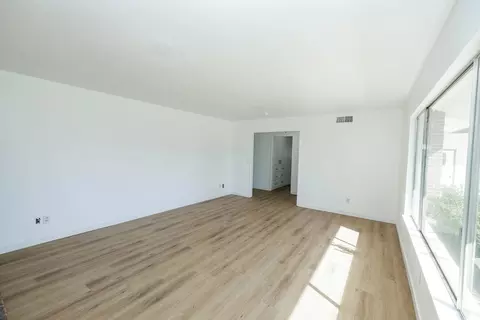 Living - 701 Meadowlark Dr, Turlock, CA 95382 photo 4 of 11