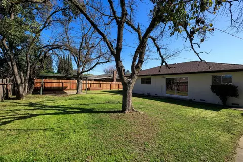 Exterior - 701 Meadowlark Dr, Turlock, CA 95382 photo 8 of 16