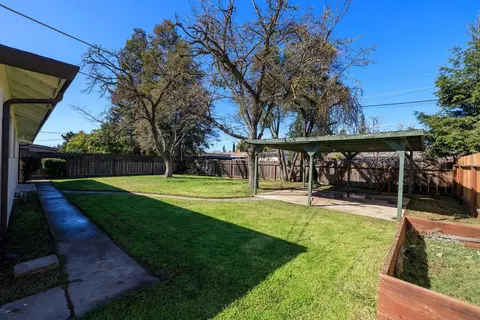 Exterior - 701 Meadowlark Dr, Turlock, CA 95382 photo 13 of 16