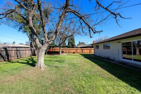 Exterior - 701 Meadowlark Dr, Turlock, CA 95382 photo 7 of 16