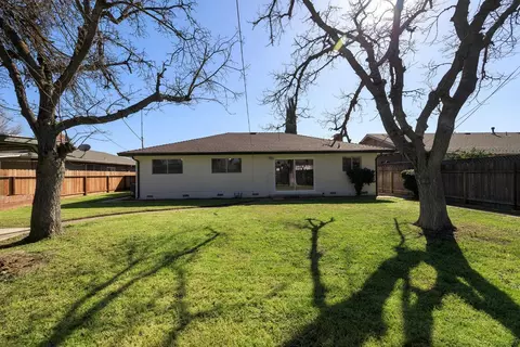 Exterior - 701 Meadowlark Dr, Turlock, CA 95382 photo 9 of 16