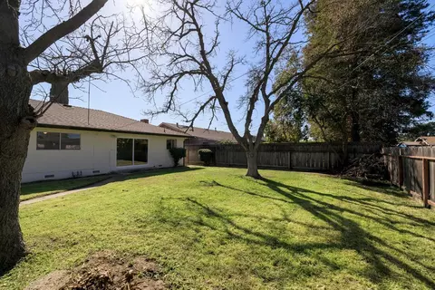 Exterior - 701 Meadowlark Dr, Turlock, CA 95382 photo 15 of 16