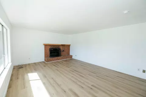 Living - 701 Meadowlark Dr, Turlock, CA 95382 photo 3 of 11