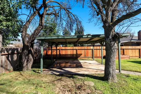 Exterior - 701 Meadowlark Dr, Turlock, CA 95382 photo 10 of 16