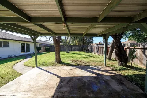 Exterior - 701 Meadowlark Dr, Turlock, CA 95382 photo 12 of 16