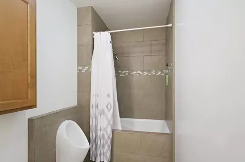 Bath - 406 N Gratton Rd, Turlock, CA 95380 photo 3 of 4