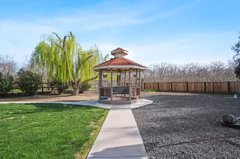 Exterior - 406 N Gratton Rd, Turlock, CA 95380 photo 4 of 17