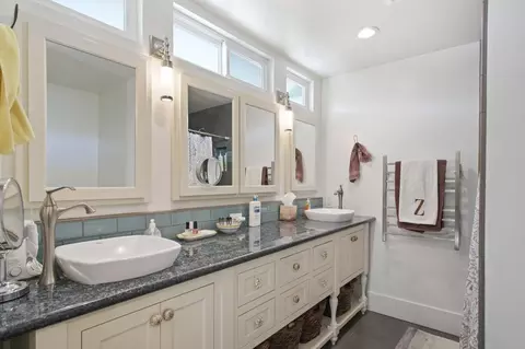 Bath - 406 N Gratton Rd, Turlock, CA 95380 photo 1 of 4