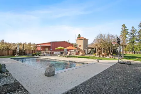 Exterior - 406 N Gratton Rd, Turlock, CA 95380 photo 3 of 17