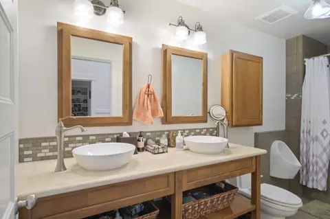 Bath - 406 N Gratton Rd, Turlock, CA 95380 photo 2 of 4