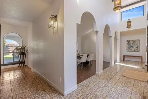 Entry Way - 591 E Tuolumne Rd, Turlock, CA 95382 photo 3 of 9