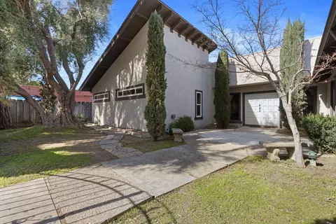 Exterior - 591 E Tuolumne Rd, Turlock, CA 95382 photo 4 of 8