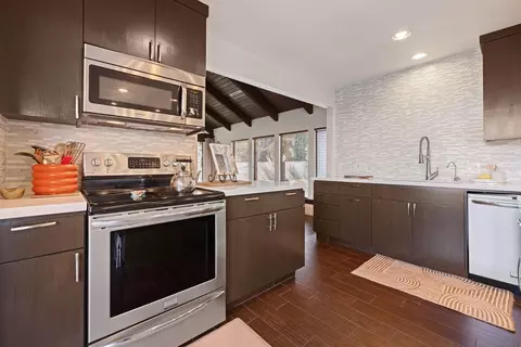 Kitchen - 591 E Tuolumne Rd, Turlock, CA 95382 photo 4 of 5