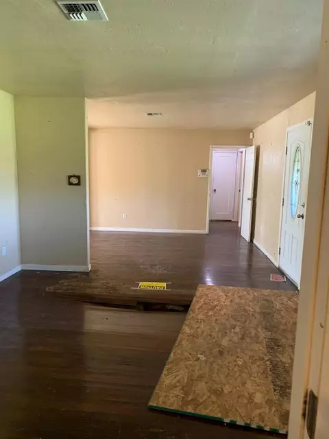 Living - 6436 Elder Creek Rd, Sacramento, CA 95824 photo 3 of 3