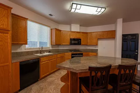 1909 Plum Way, Modesto, CA 95356 photo 4