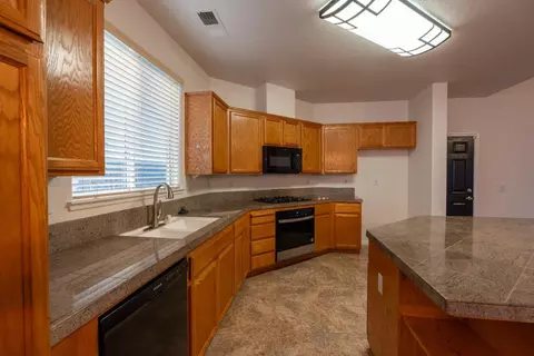 1909 Plum Way, Modesto, CA 95356 photo 2