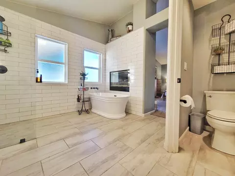 Bath - 971 Ranch Rd, Galt, CA 95632 photo 5 of 10