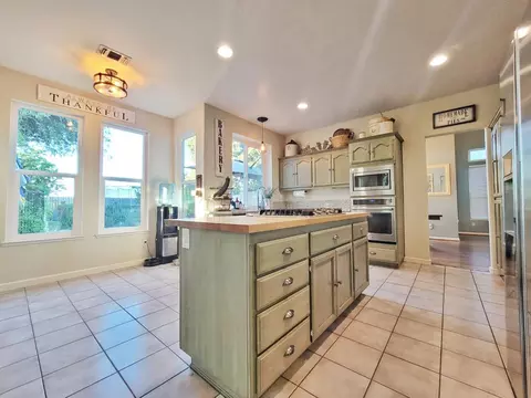Kitchen - 971 Ranch Rd, Galt, CA 95632 photo 4 of 6