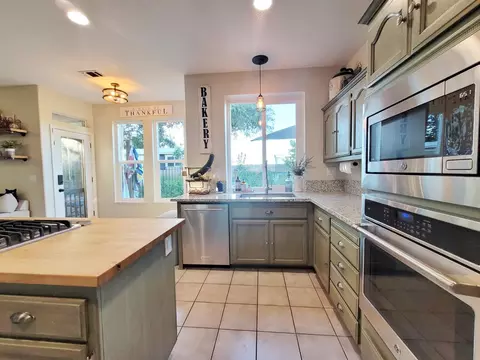 Kitchen - 971 Ranch Rd, Galt, CA 95632 photo 5 of 6
