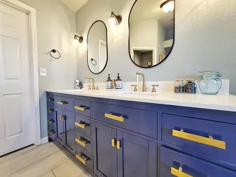 Bath - 971 Ranch Rd, Galt, CA 95632 photo 4 of 10