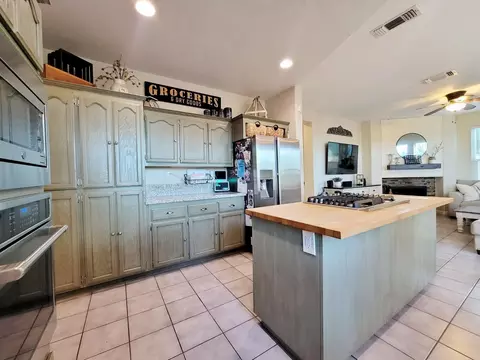 Kitchen - 971 Ranch Rd, Galt, CA 95632 photo 2 of 6