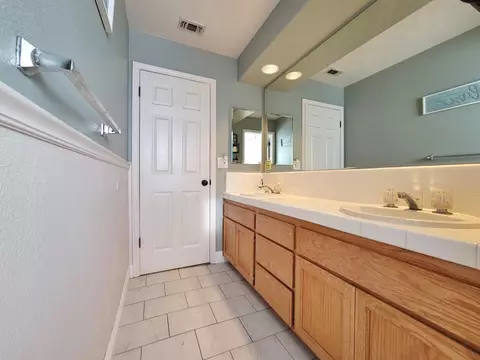 Bath - 971 Ranch Rd, Galt, CA 95632 photo 8 of 10